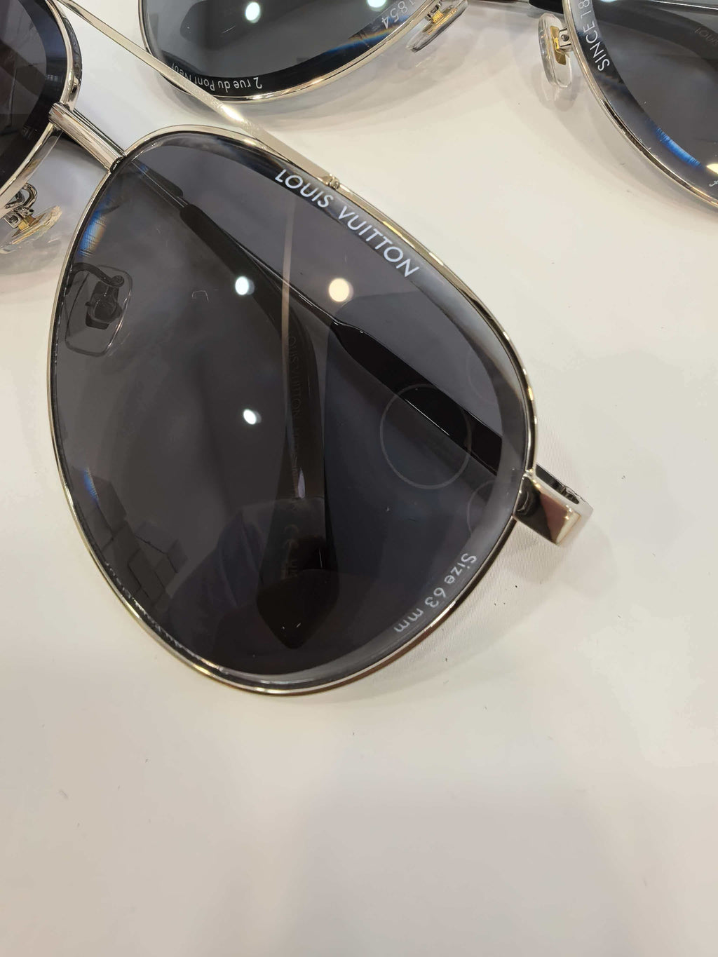 LOUIS VUITTON Sunglasses Z2636U